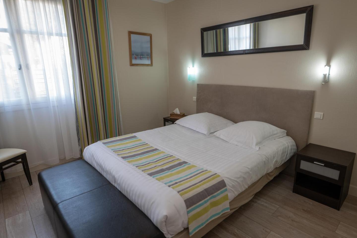 Logis Hotel La Croix Du Sud Le Tour-du-Parc Eksteriør billede